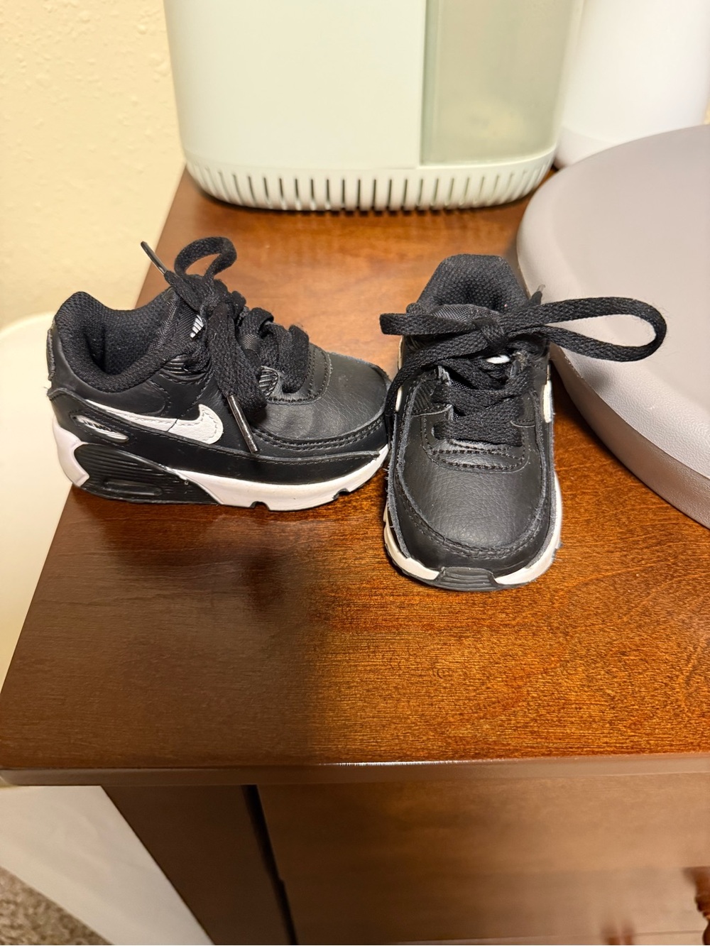 Nike Toddler Black and White Athletic Sneakers
